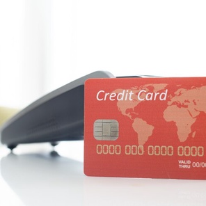 Помощь в оформлении международных банковских карт