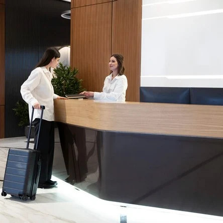 Бронирование отелей и авиабилетов